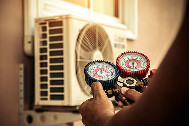 Professional Hvac technician working in Payson, UT